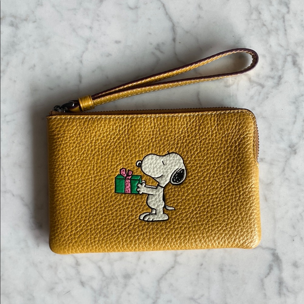Coach x Peanuts Wristlet with Snoopy Present Motif